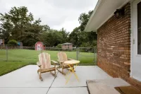 Private Brick Ranch with 2 King and 2 Queen Beds