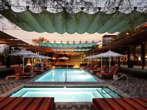 Rise Uptown Hotel
