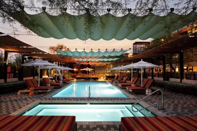 Rise Uptown Hotel in zona The HEFAR Group