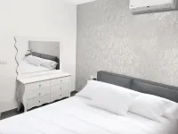 Jacuzzi Beach Suite W/ Gym: 4 rooms + Huge Balcony Hotels in Ashkelon