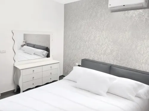 Jacuzzi Beach Suite W/ Gym: 4 rooms + Huge Balcony Hotels in Ashkelon