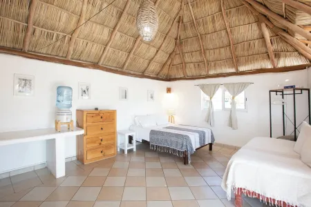 Charming rooftop bungalow 1 block from the beach!