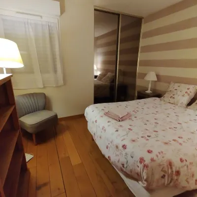 Calme et Élégant 3 Pièces Tout Confort, Avec Terrasse et Jardin Hotels near Maisons-Alfort - Les Juilliottes