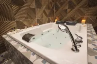 Aubrey Hotel Boutique - Bathtub