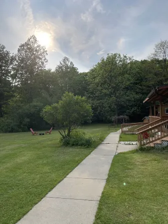 Cozy cabin in delightful Wisconsin Dells- Cabin A