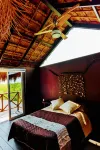 Tree-House 3 min walk to beach/AC/king Bed/WIFI