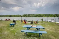 WHOLE ISLAND TO YOURSELF, boat included. Sleeps 8 people.