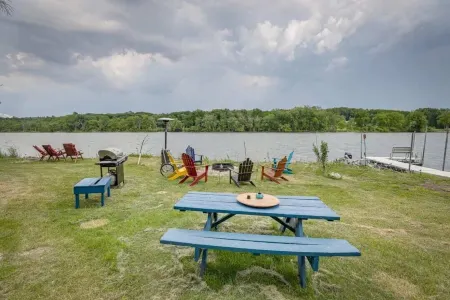 WHOLE ISLAND TO YOURSELF, boat included. Sleeps 8 people.