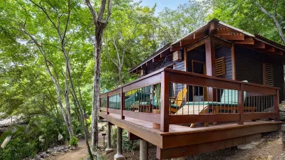 Beachfront 3 Bedroom Villa steps from the beach! Các khách sạn ở 