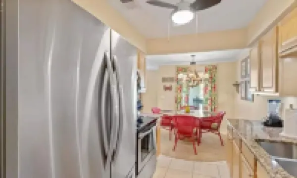 2Bed + 2Bath Blocks from the Beach