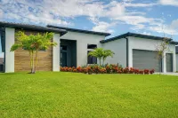 Pool & Outdoor Kitchen: Waterfront Cape Coral Home - parking