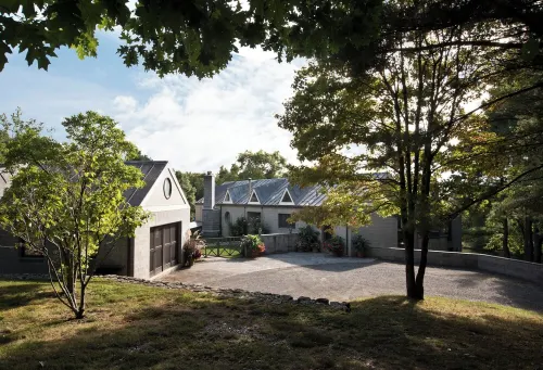 Modern home with Catskill views, guesthouse and heated pool near Chatham/Hudson