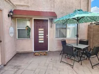 Cozy 2BR - Patio - Pet Friendly