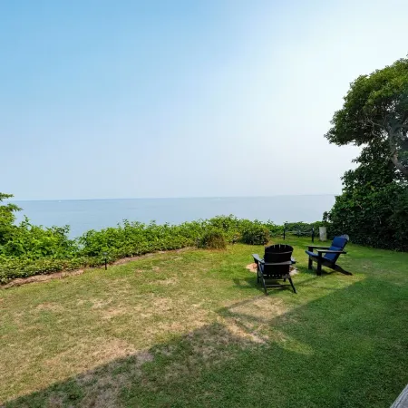 Plymouth private ocean front oversized suite on the bluff of Cape Cod Bay Отели в г. Плимут