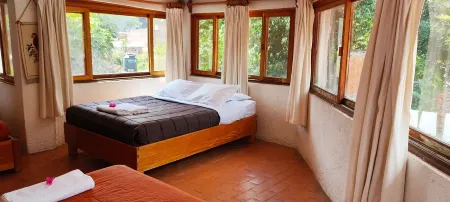 Incredible views, 4 blocks from downtown / pool