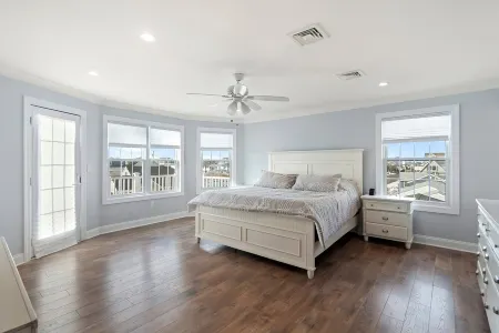 Spacious 5-bedroom house in Ortely Beach with AC, WiFi. Enjoyable getaway Отели рядом с достопримечательностью «Библиотека Оушен»