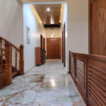 Spacious 5-bedroom bungalow in fabulous Karachi with AC, WiFi
