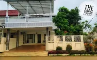 The Aquina House Hotel dekat Jalur Cisadon