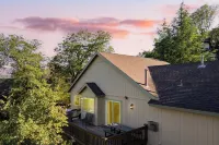 Alpine Retreat w/ Private Deck, Views, Outdoor Dining Alpen Drive by Avantstay