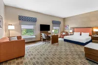 Hampton Inn & Suites Grove City فنادق في Springfield Township