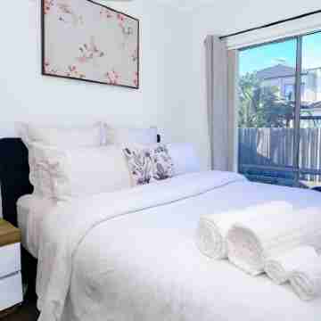 Family And Remote Work Friendly-Only 4 Minutes from The Pacific Werribee Rooms