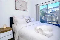 Family And Remote Work Friendly-Only 4 Minutes from The Pacific Werribee Hotels in Werribee