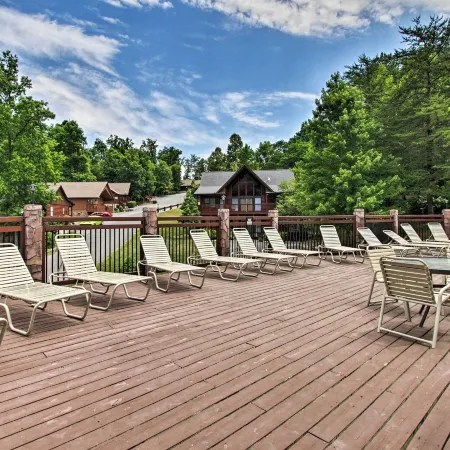 Tennessee Cabin w/ Balcony, Hot Tub & Pool Access!