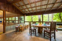 Stunning Earth Home with Private Pond Access - Unique Masterpiece Hotels in Broken Bow