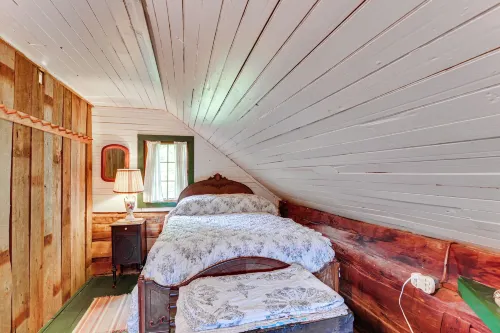 Ferrum Rustic Cabin in the Valley w/ Fire Pit - Homestays