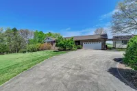 Spacious Mount Pleasant Home w/ Grill & Yard! - Homestays