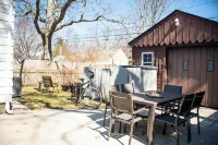 2BR with Pretty Art and Cinema Reclining Couches