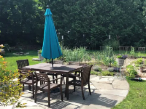 Cozy In Town Manchester Studio w/ Loft Bedroom. Hotels in Manchester Center