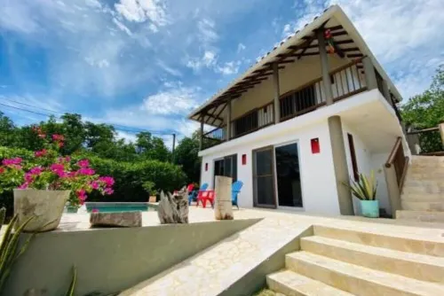 Cabaña Cerca al Mar con Pisicina y AC en Tolú