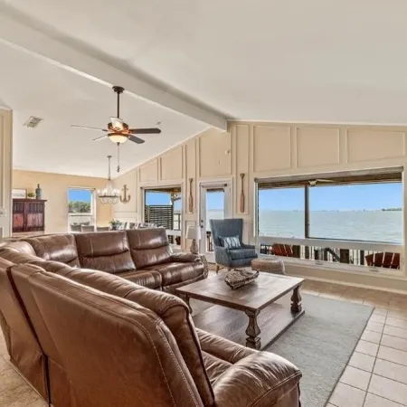 Cedar Creek Serentity Shores Lake house Отели в г. Тул