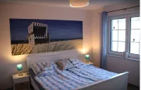 Luxurious FH Near the Dike, Sauna, Fireplace, Garden, Beach Chair (8 Adults & Baby)