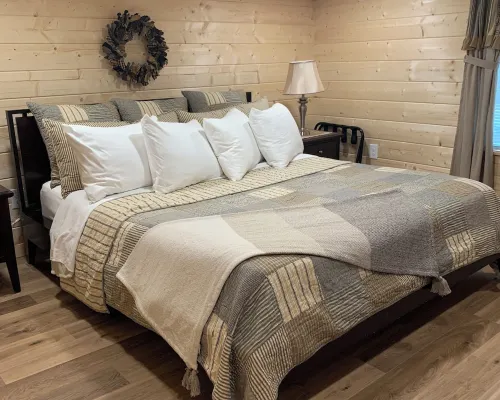 Treasured Moments Tiny Cabin Cottage in town and close to everything... Hotels in Page County