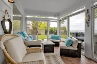 Spacious 7-bedroom house in marvelous Angola on the Lake with AC Hotels in Evans