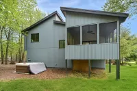 Poconos Hideaway - Woods & Wildlife 스카이톱 호텔