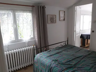 Single-storey house with courtyard and garden near Paris and Disneyland Hotel in zona Stade Olympique de Rosny