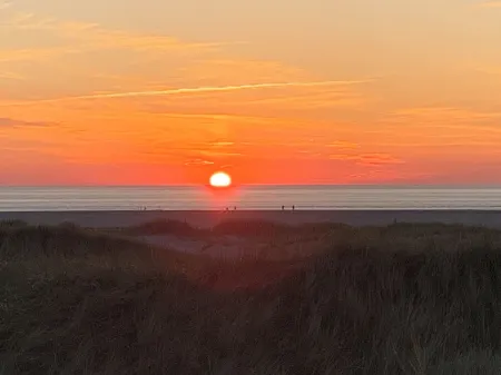 Meeresbrise 2 Top location with terrace. Pet friendly! Отели в г. Тённинг