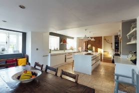 Historic spacious village cottage - perfect getaway for friends and families!