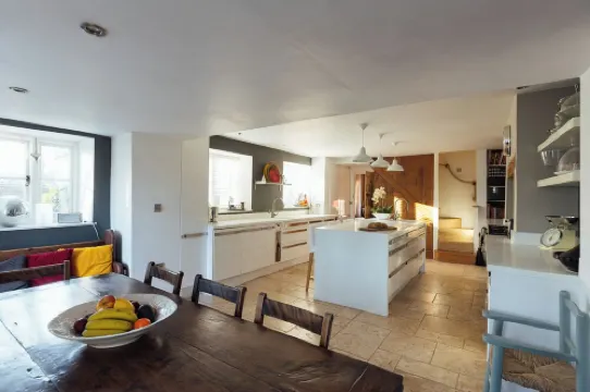 Historic spacious village cottage - perfect getaway for friends and families! Hotels in Malmesbury