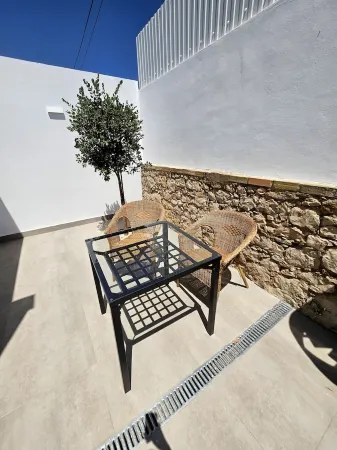 Walking distance to several beaches, Ferragudo village, supermarkets and Portimão.