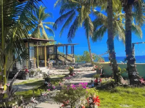 Charming 3-bedroom resort with WiFi, AC in peaceful Surigao Del Sur privatebeach Asinan Beach附近的飯店