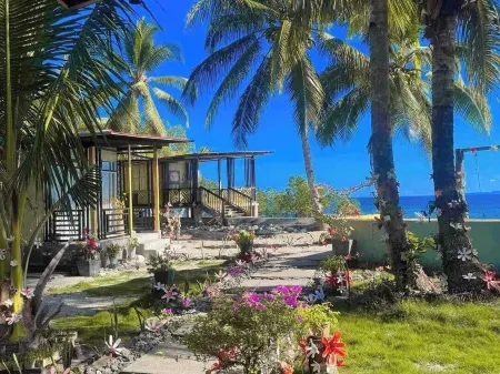 Charming 3-bedroom resort with WiFi, AC in peaceful Surigao Del Sur privatebeach Отели в г. Марихатаг