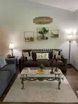 Charming 2-bedroom townhome in delightful New Bern with WiFi, AC