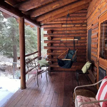 Cozy 3-Bdrm Log Cabin Retreat in Truckee, Sleeps-8, Hot Tub, 2 Acres of Serenity
