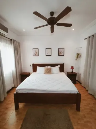 2-bedroom semi-detached house in Adenta  with WiFi, AC and 24/7 power supply Отели в г. Адента Мунисипалити