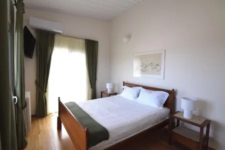 Stunning Seaview Apartment Отели в г. Марафон