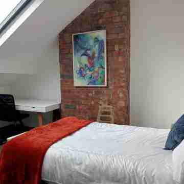 4 bedroom house in Leeds Rooms